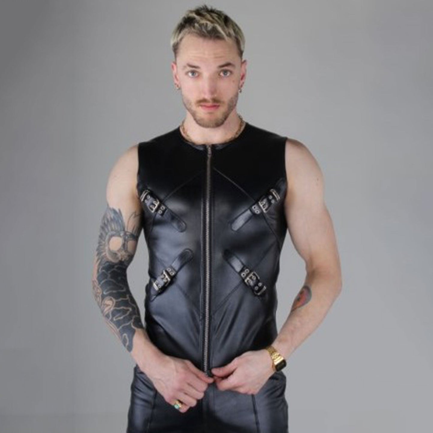 Wetlook leatherlook leather-look vegan leather faux top shirt sleeveless vest buckle front zip zipper fetish-fashion clubwear black