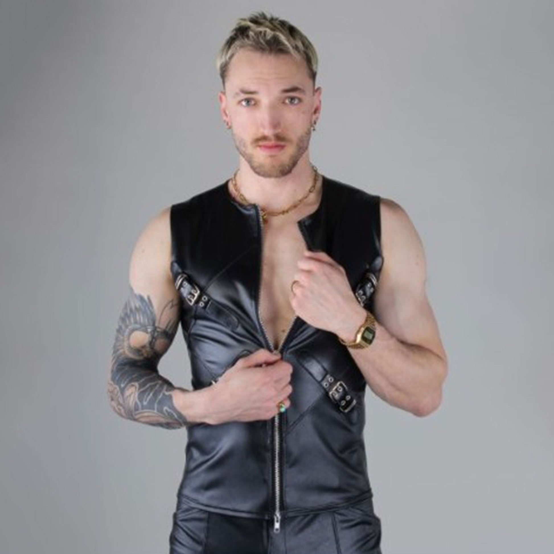 Wetlook leatherlook leather-look vegan leather faux top shirt sleeveless vest buckle front zip zipper fetish-fashion clubwear black